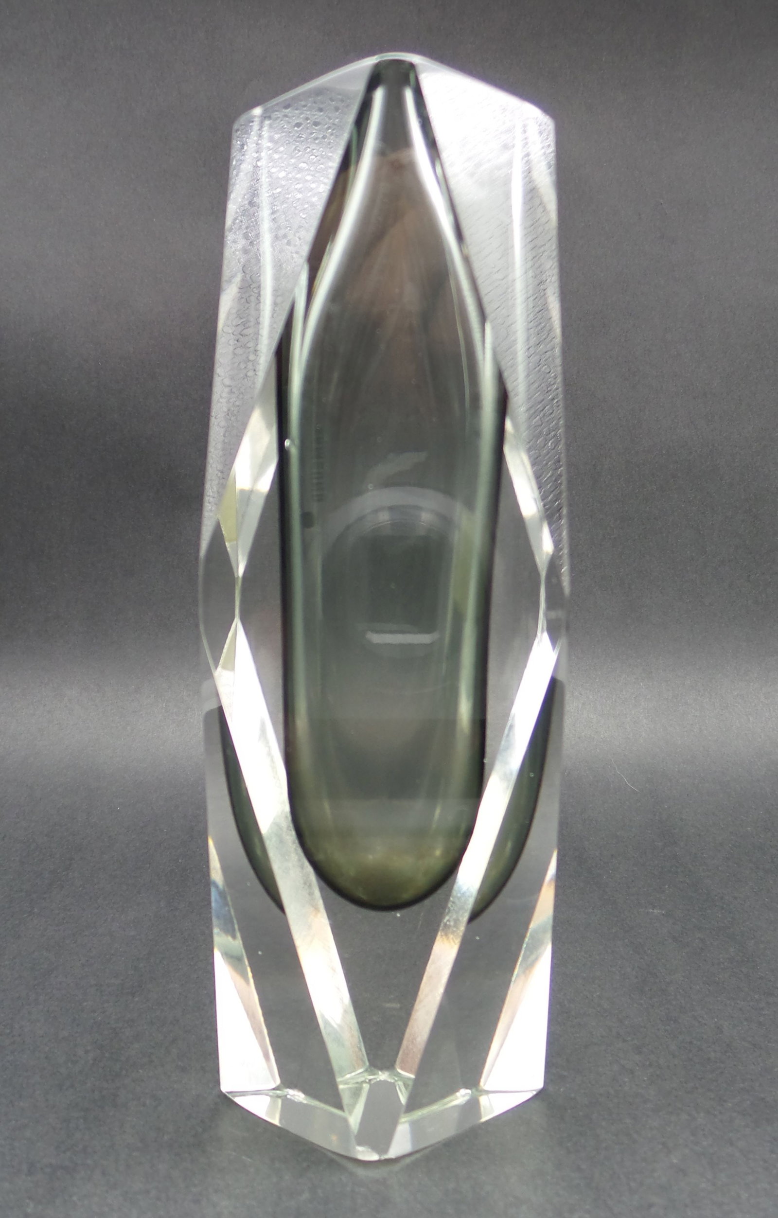 Mid-Century G. CAMPANELLA MURANO Sommerso Gray & Clear Art Glass Vase: Great designer piece. Measures approx. 6 1/8" tall x 1 1/2" wide (top). Very good vintage condition with no cracks or repairs. Tiny chip to one bottom edge which doesn't show when displayed. Has the o