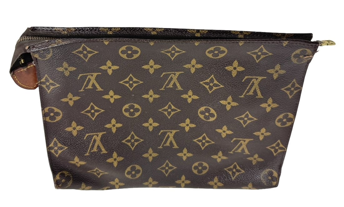 Vintage LOUIS VUITTON Leather Clutch: Authentic LOUIS VUITTON Leather Clutch. Very good vintage condition with wear according to age and use. Measures approx. 8 1/2 " high x 10" wide. Marked.