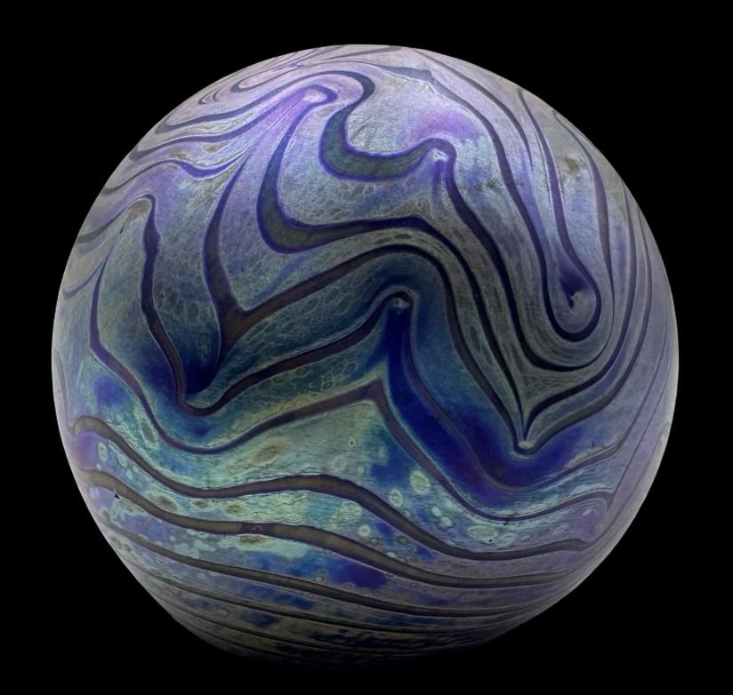 Vintage ROBERT EICKHOLT 1988 Iridescent Art Glass Paperweight (1 of 3)