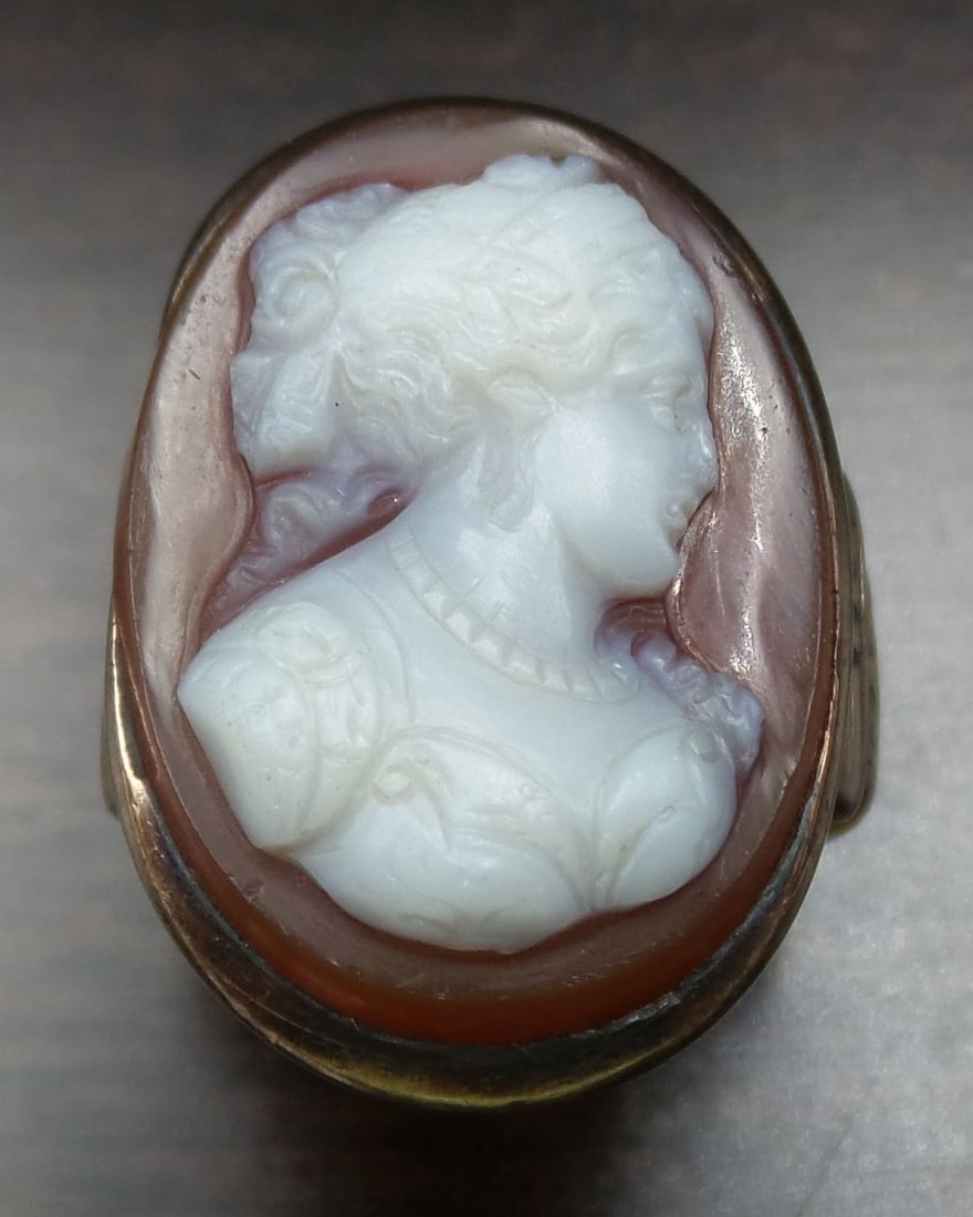 Antique ca. 1890 Victorian 10K Gold & Agate Cameo Woman's Profile Portrait Cameo Ring (1 of 8)