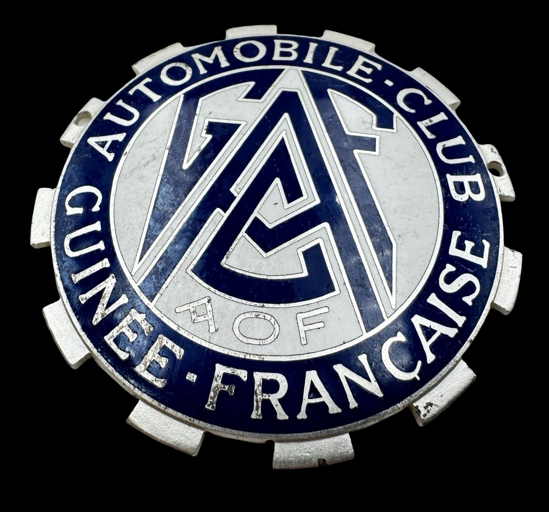 Vintage Silver Metal & Enamel Automobil Club Guinnee Francaise Car Plaque: Very good vintage condition with minor patina according to age. Measures approx. 2 3/4" in diameter.