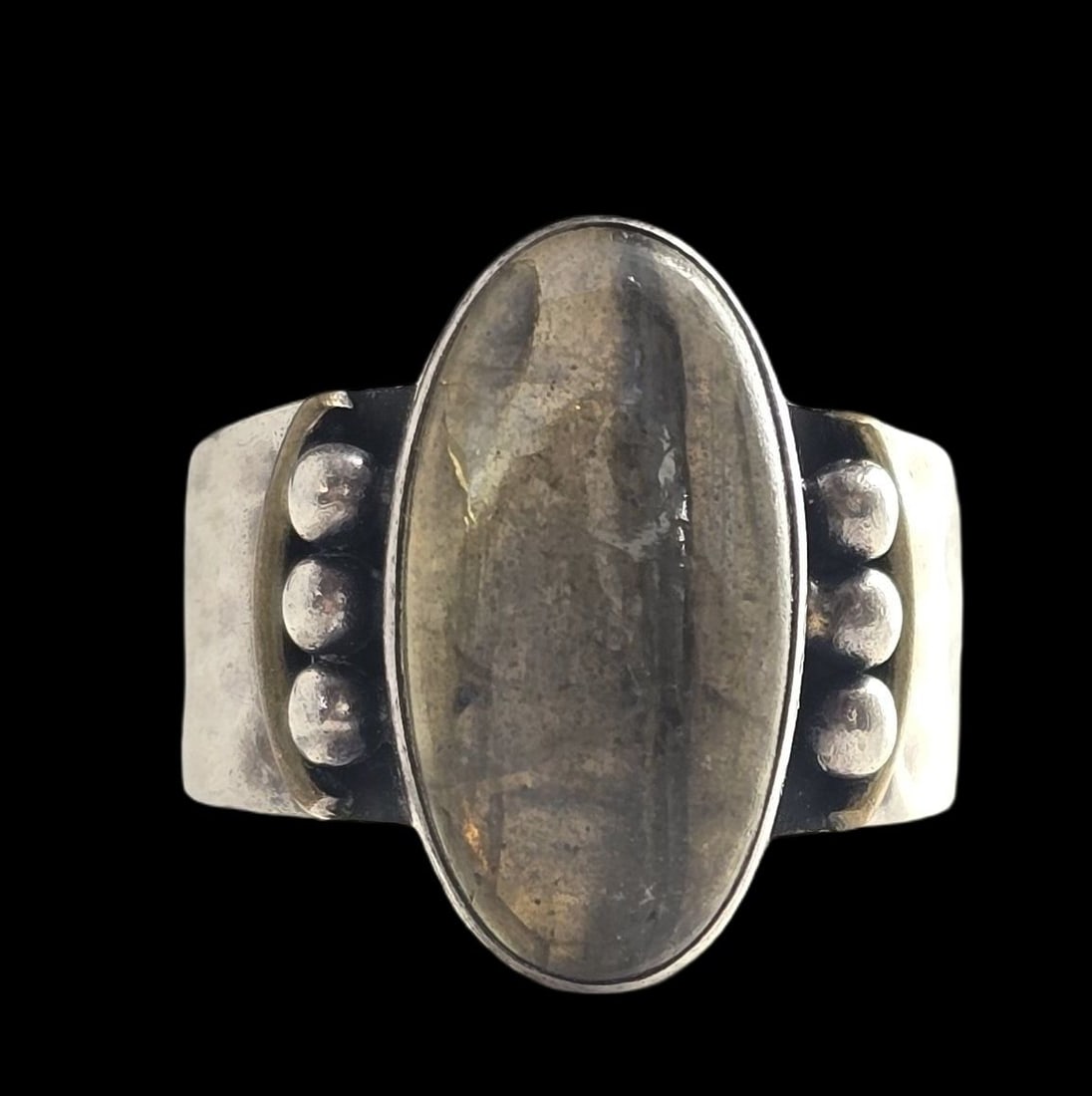 Vintage Mid-Century Modern Brutalist Sterling Silver Labradorite Ring: Very good vintage condition with some wear and patina according to age. The ring is a size 9 1/2 and weighs ca. 7.5 grams. Marked for Sterling Silver. SHIPPING: We ship in-house and charge a flat fee