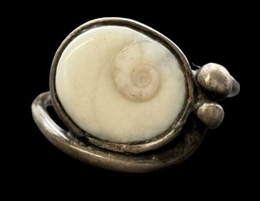 Stylish Vintage Sterling Silver & Shell Fossil Ring