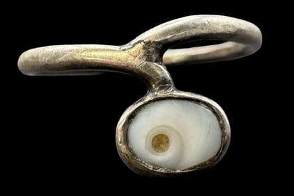 Stylish Vintage Sterling Silver & Shell Fossil Ring