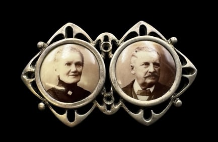 Antique European 800 Silver Picture Brooch /w Couple