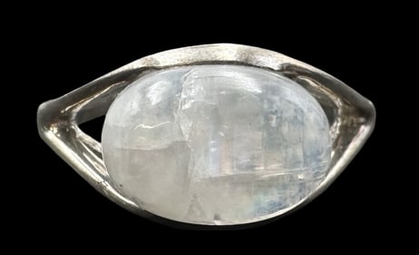 Stylish Vintage Sterling Silver & Moonstone Ring