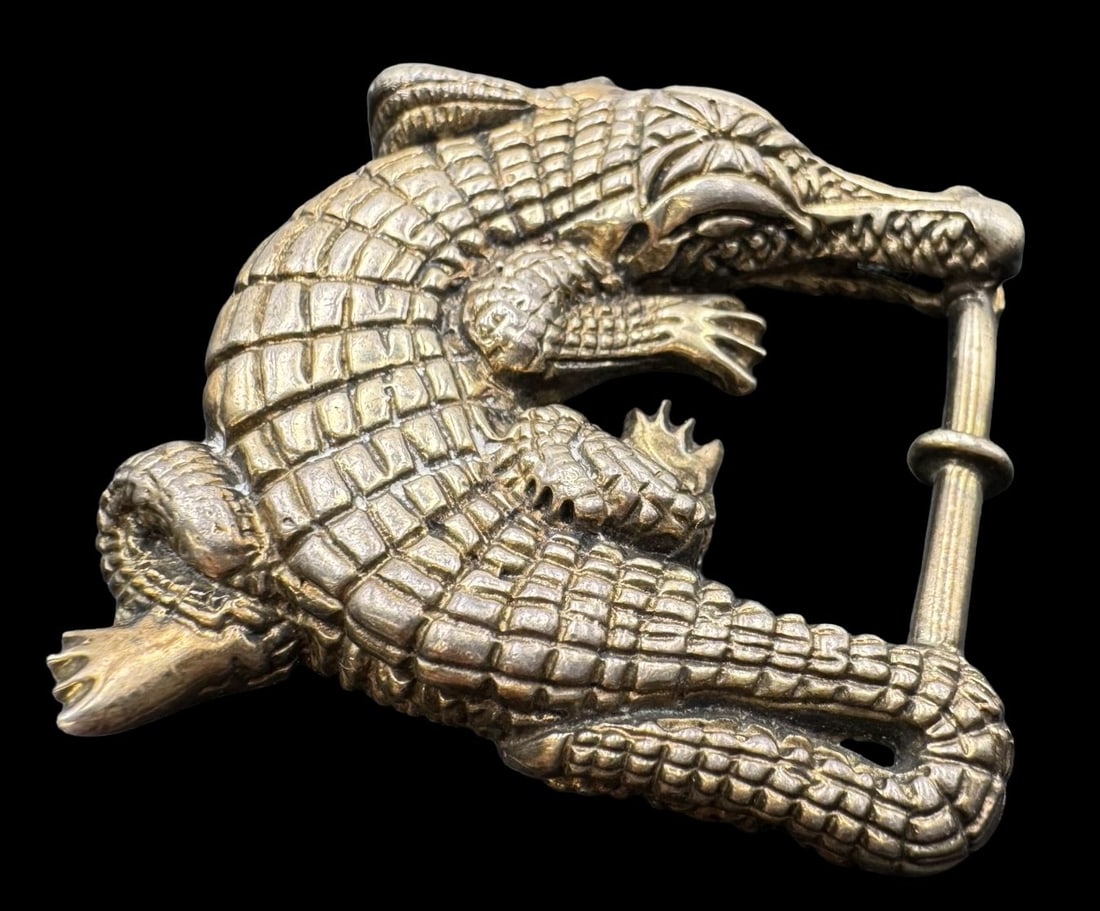 Unusual & Stylish Vintage Sterling Silver Alligator Belt Buckle: Very good vintage condition with minor patina according to age. Measures approx. 2 1/4" long x 2" wide and weighs ca. 42.6 grams. Tested for Sterling Silver.