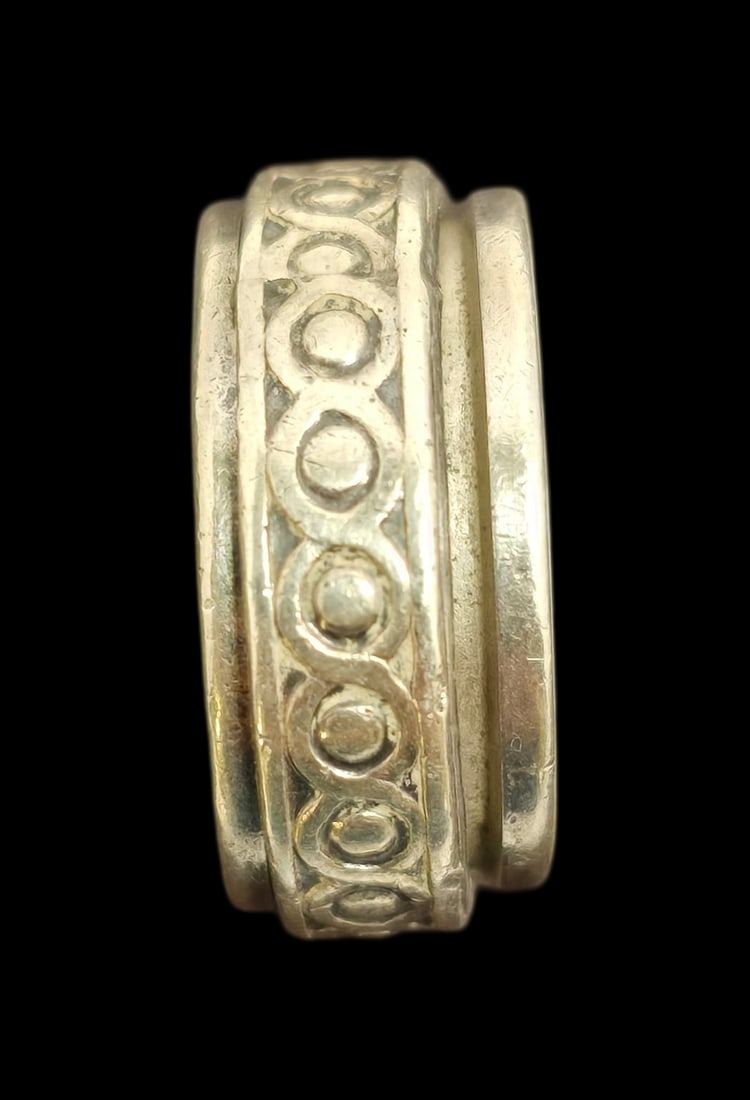 Unusual Vintage TAXCO Mexico Sterling Silver Rotating Ring: Very good vintage condition with wear and patina according to age. The ring is a size 8 1/2 and weighs ca. 10 grams. Marked.