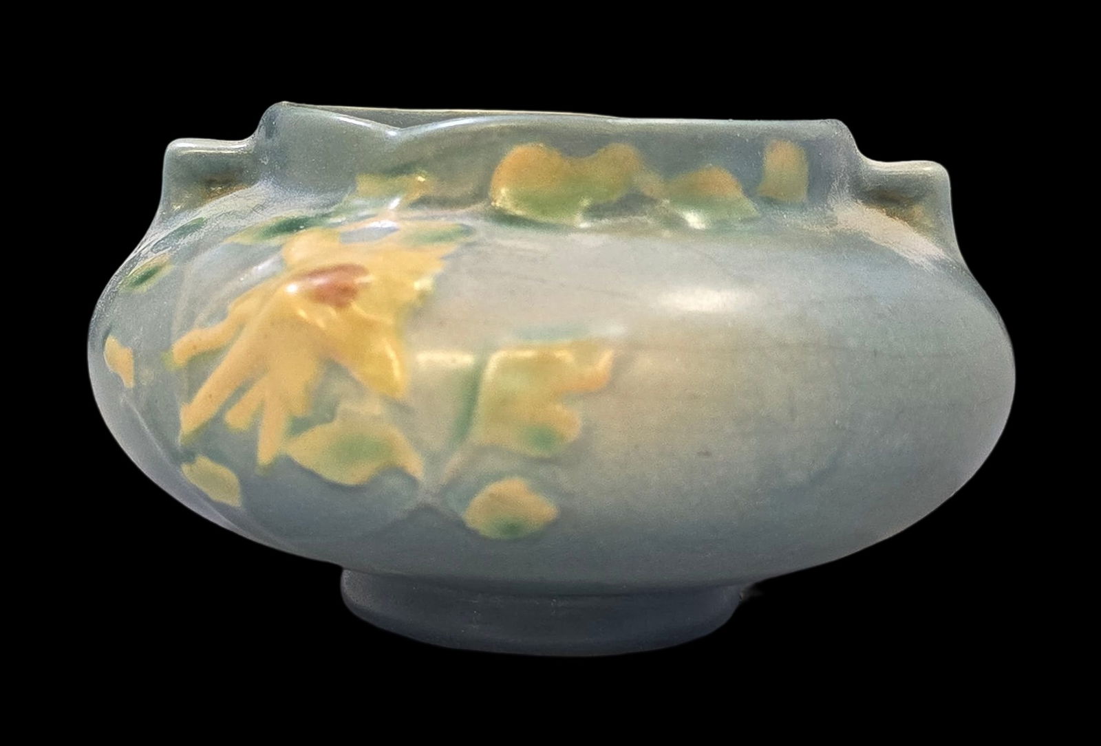 Vintage ROSEVILLE Art Pottery COLUMBINE Blue Bowl: Very good vintage condition with minor wear according to age, please see pictures. No cracks or repairs. Measures approx. 3 1/2" high x 5" wide. Marked.