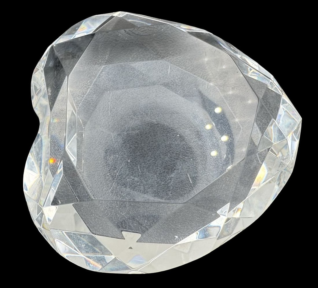 Lovely Vintage ROSENTHAL Crystal Heart Paperweight: Very good vintage condition. No chips, cracks, or repairs. Measures approx. 1 1/4" high x 3" wide. Marked.