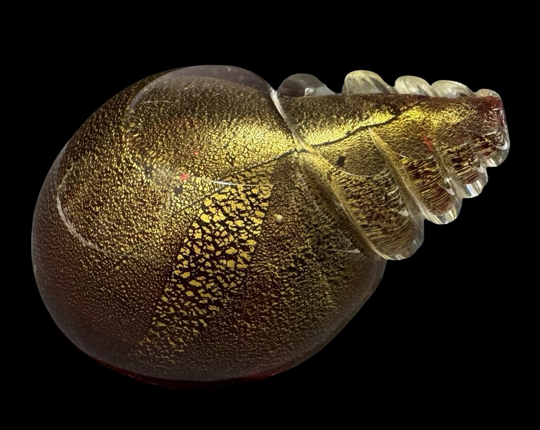 Vintage Mouthblown Murano Art Glass Snail /w Gold Flakes: Very good vintage condition; no chips, cracks, or repairs. Measures approx. 2 1/4" high x 3 1/2" wide x 3" deep.