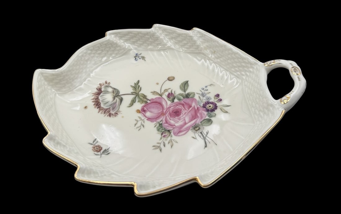 Vintage ROYAL COPENHAGEN Denmark Porcelain Frijsenborg Pattern Handled Leaf Tray: Very good vintage condition. no chips, cracks or repairs. Measures approx. 9 1/8" long x 7" wide. Marked for ROYAL COPENHAGEN.