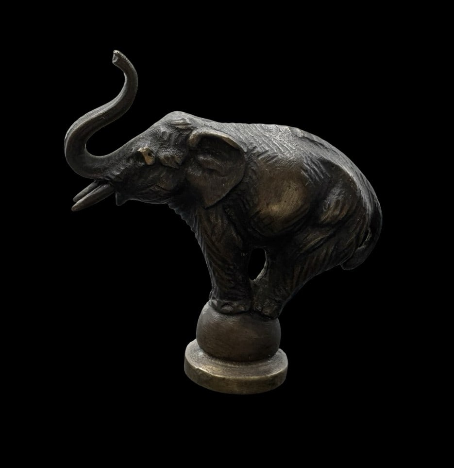 Vintage Desk Wax Seal /w Elephant Handle: Very good vintage condition with minor wear according to age. Measures approx. 2 1/2" high x 2 3/8" wide.