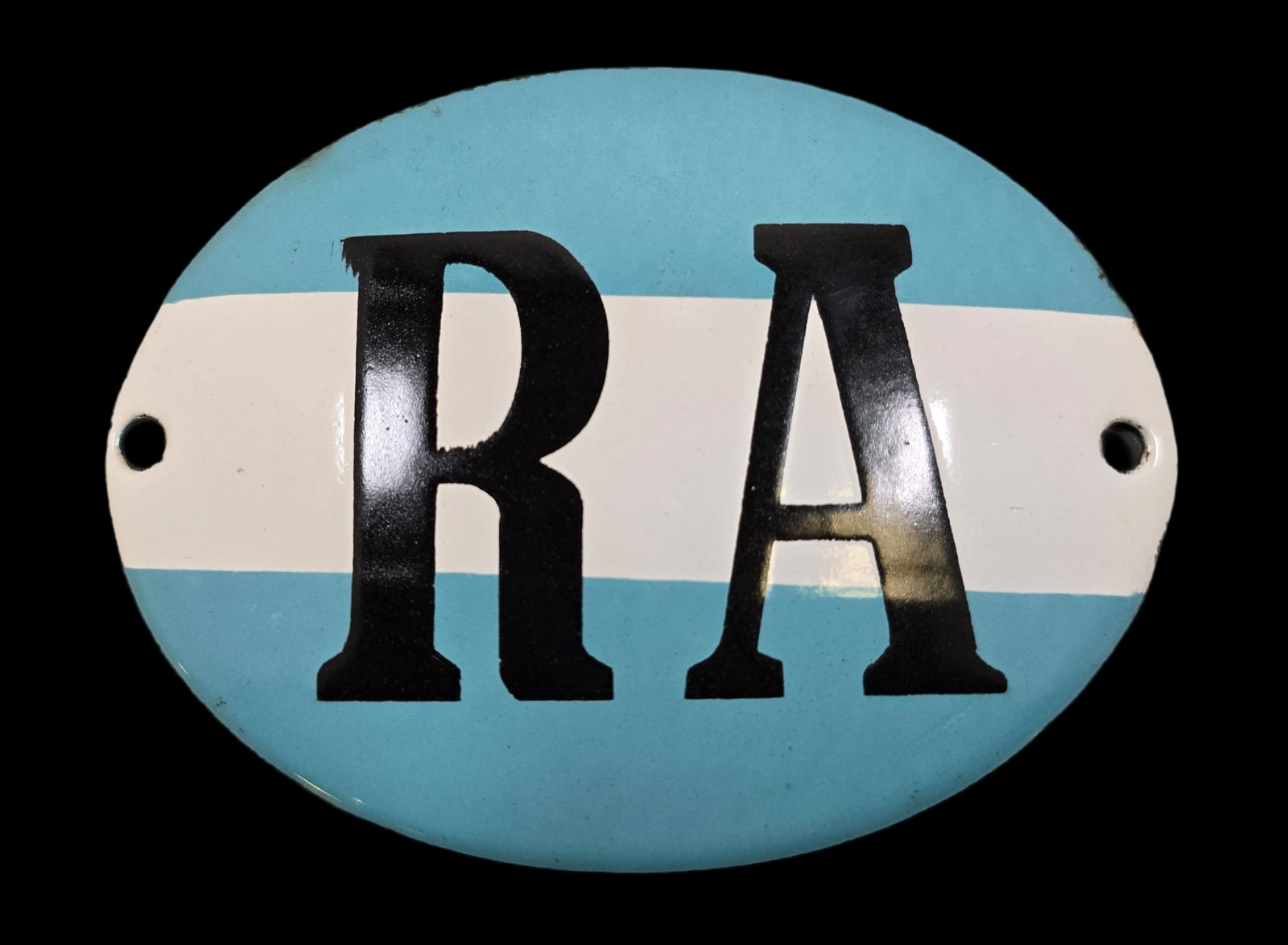 Vintage Argentinian "Republica Argentina" Enameled Metal Plaque: Very good vintage condition with minor wear according to age, please see pictures. No cracks or repairs. Measures approx. 5" wide.