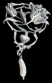 Ornate Vintage Art Nouveau Style Sterling Silver & Pearl Flower Design Brooch