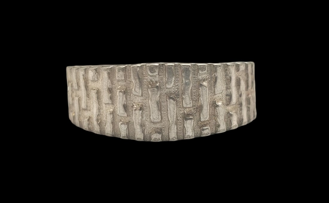 Beautiful ca. 1940 W. FREY & CO Germany European 835 Silver Designer Ring with Carved Line Design: Textured surface. brick design. Very good vintage condition with minor patina and wear according to age. The ring is a size 6.5 and weighs ca. 2 grams. Marked for 835 (83.5%) silver and carrying Frey'