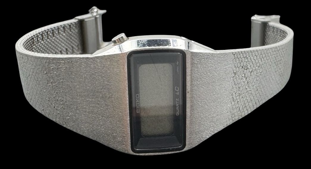 Vintage SEIKO Stainless Steel Ladies Watch 844471: Very good vintage condition with minor patina according to age. Measures approx. 3/4 " long and 1/2" wide. Marked for SEIKO 844471. SHIPPING: We ship in-house and charge a flat fee of $12 for any orde