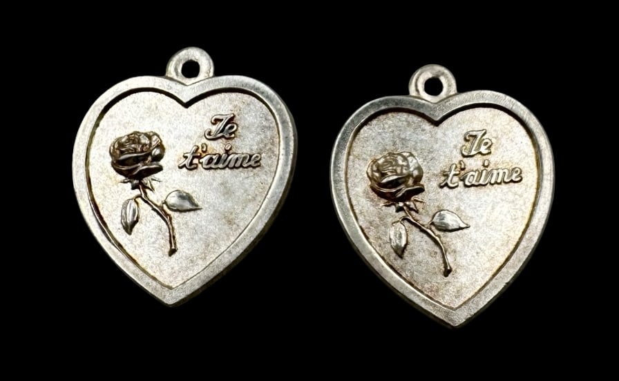 Charming Pair of Vintage Sterling Silver "Je t'aime" Heart Pendants: Very good vintage condition with minor patina according to age. Each measures approx. 3/4" long x 3/8" wide and they jointly weigh ca. 4.1 grams. Tested for Sterling Silver. SHIPPING: We ship in-house