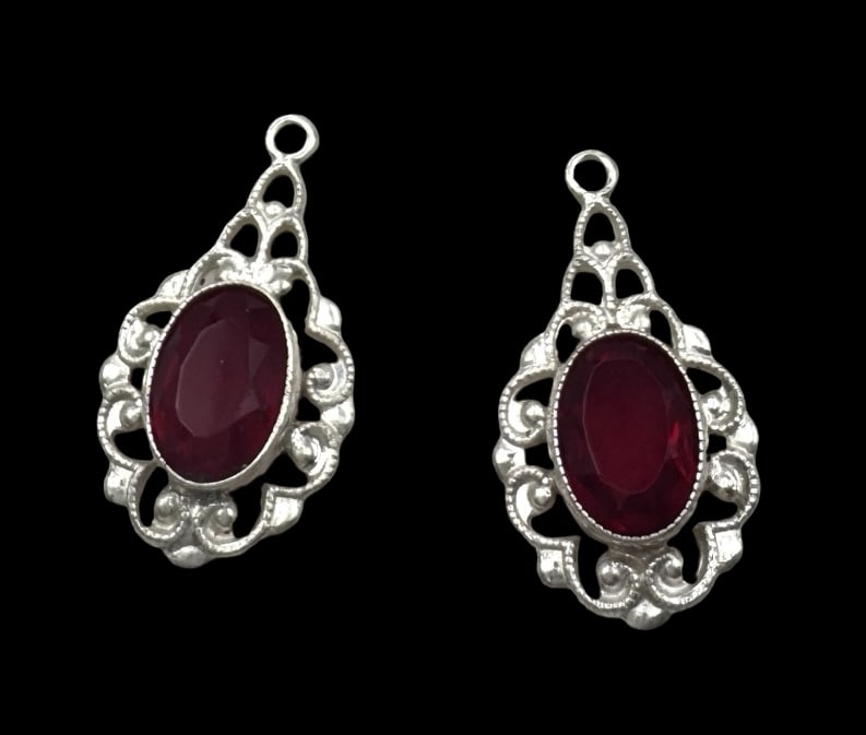 Beautiful Pair of Vintage European 800 Silver Pendants with Red Gemstone: Very good vintage condition with minor patina according to age. Each measures approx. 1" long x 1/2" wide and they jointly weigh ca. 2.6 grams. Tested for 800 (80%) silver. SHIPPING: We ship in-house 