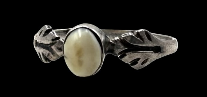 Vintage Sterling Silver & White Gemstone Ring: Very good vintage condition with minor patina according to age. The ring is a size 7 and weighs ca. 1.1 grams. Marked for Sterling Silver. SHIPPING: We ship in-house and charge a flat fee of $12 for a