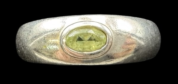 Stylish Vintage Sterling Silver & Green Gemstone Ring