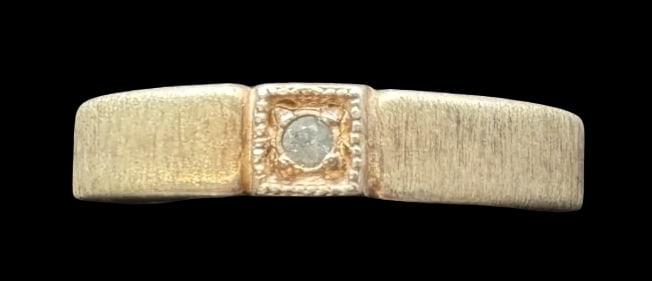 Vintage Sterling Silver & Clear Gemstone Ring: Very good vintage condition with minor patina according to age. Measures approx. 1/8" wide & weighs ca. 3.5 grams. The ring is a size 7. Marked for Sterling Silver. SHIPPING: We ship in-house and char