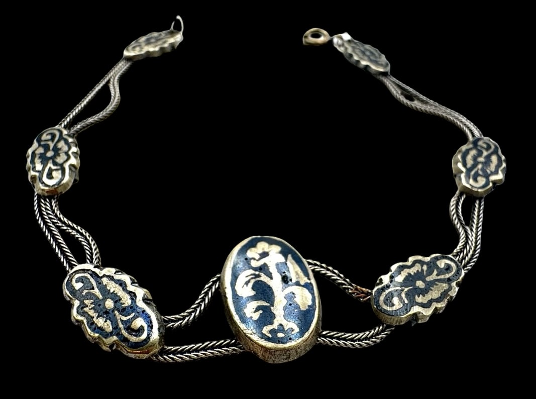 Antique European 800 Niello Silver Chain & Panel Bracelet: Very good antique condition with minor patina according to age. Measures approx. 8" long and weighs ca. 15.8 grams. Tested for a minimum of 800 (80%) silver. SHIPPING: We ship in-house and charge a fl