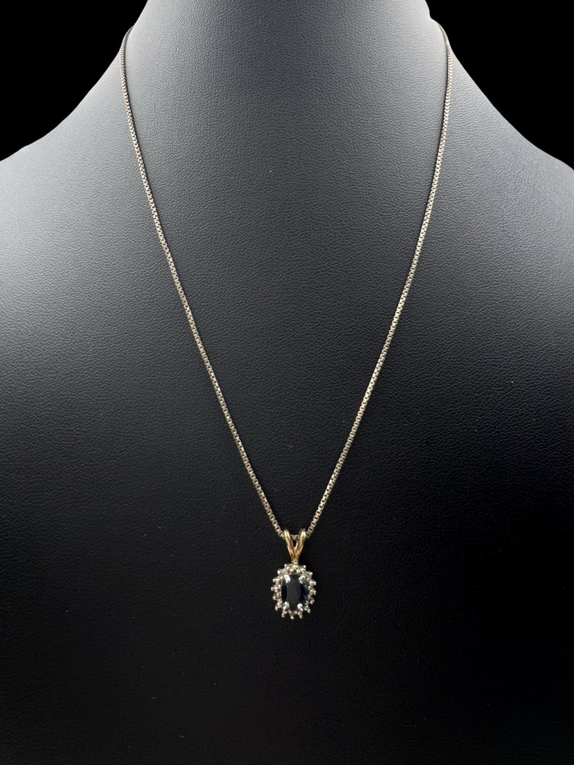Ornate Vintage Gilt Sterling Silver Chain Necklace & Black Gemstone Pendant: Very good vintage condition with minor patina according to age. Pendant measures approx. 5/8" long and 3/8"wide, necklace is approx. 18" long & total weight is ca. 4.1 grams. Marked for Sterling Silve