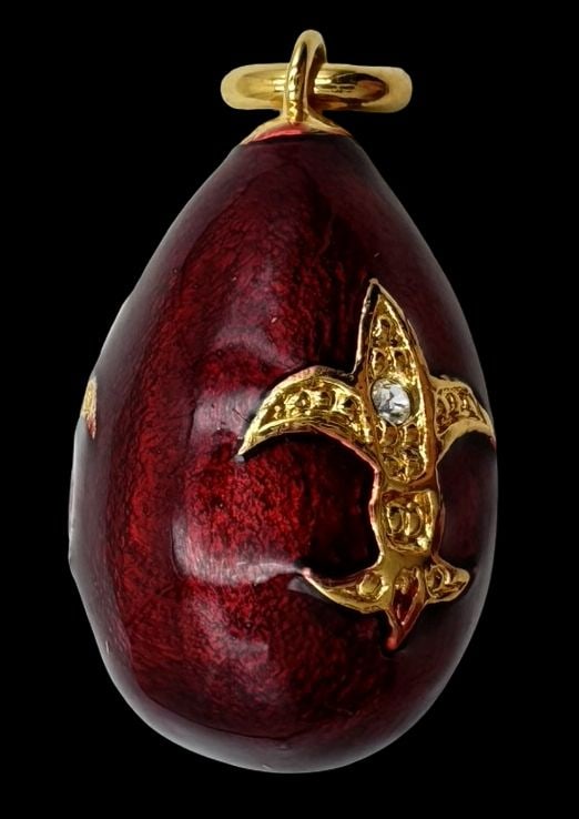 Vintage Goldtone Metal & Red Enamel Costume Jewelry Pendant Charm: Very good vintage condition with minor patina according to age. Measures approx. 3/4" long and 3/8"wide. SHIPPING: We ship in-house and charge a flat fee of $12 for any order of 5 small items (rings, 