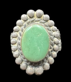 Ornate Vintage Native American Sterling Silver & Green Gemstone Ring