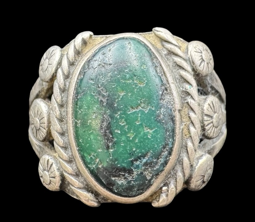 Ornate Vintage Native American Sterling Silver & Green Gemstone Ring (1 of 3)