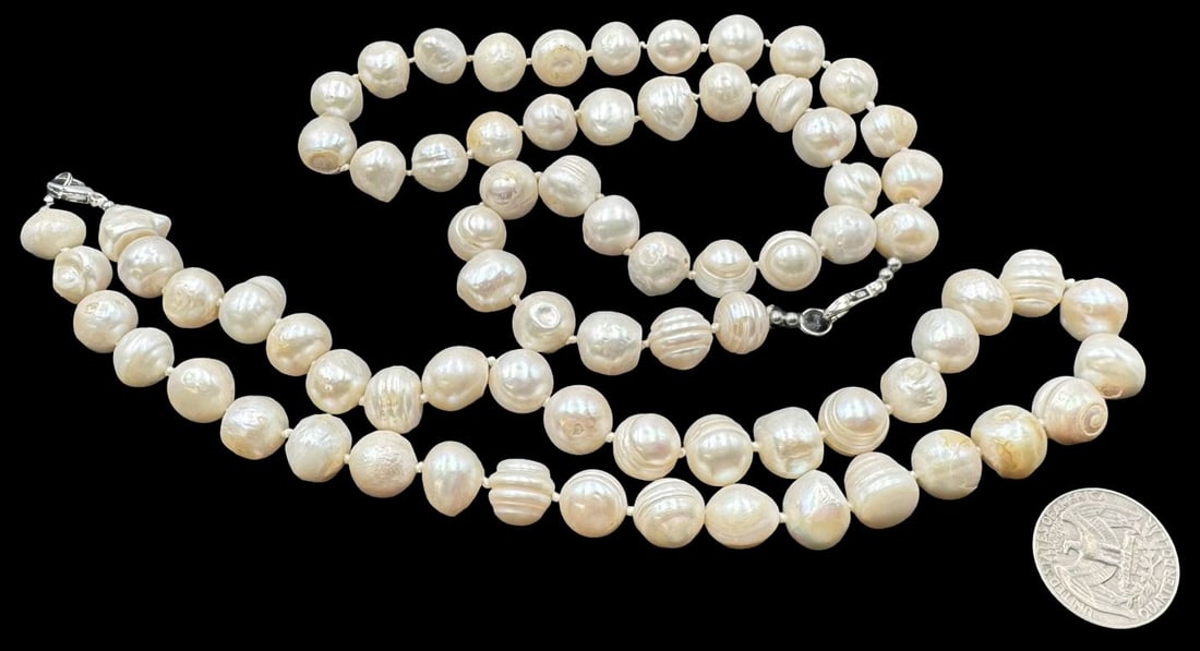 Vintage Pearl Necklace: Very good vintage condition with minor patina according to age. For measurement reference please see coin in the picture. SHIPPING: We ship in-house and charge a flat fee of $12 for any order of 5 sma