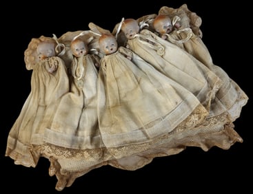 Rare Vintage DIONNE QUINTUPLETS Open Mouth Dolls on Pillow