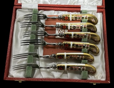 Vintage Set of 6 ROYAL CROWN DERBY Porcelain Handle Knives