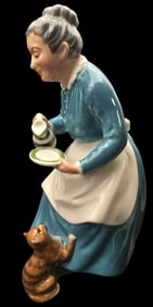 Vintage ROYAL DOULTON "The Favourite" Porcelain Figurine