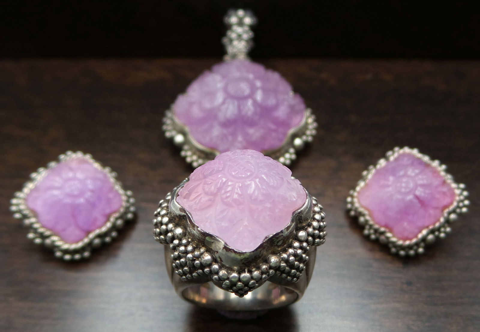 Rare Vintage STEPHEN DWECK Sterling Silver & Carved Quartz Jewelry Set: A very rare jewelry set by famous jewerly designer Stephen Dweck featuring masterfully hand carved floral pink quartz gemstones set inside beaded Sterling Silver frames. The ring is a size 5.75 and we