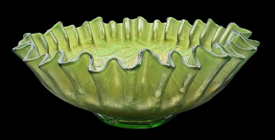 Vintage FENTON Heart & Vine Green Carnival Glass Crimped & Ruffled Bowl