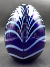 Decorative Vintage Blue & White Pulled Feather Design Art Glass Egg