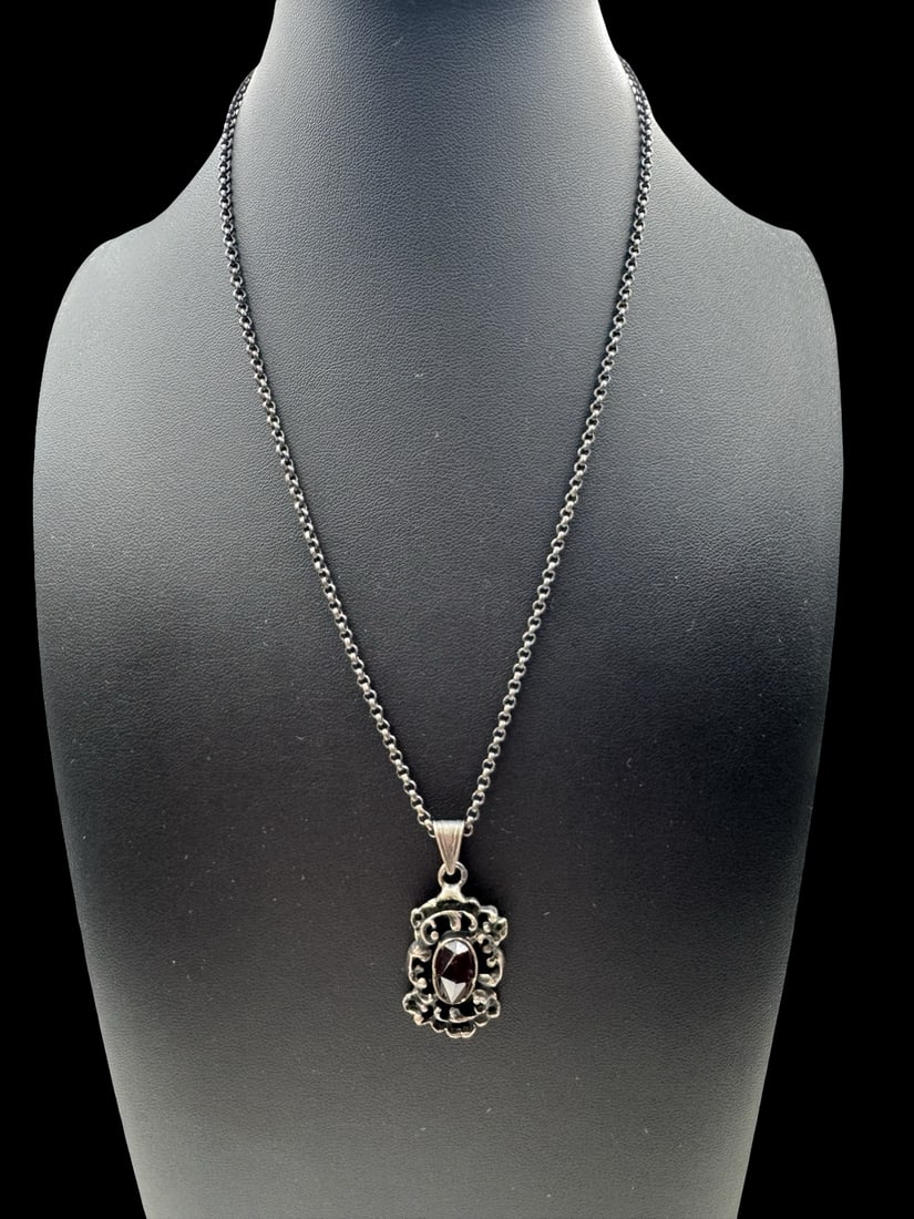 Vintage Traditional Alpine European 835 Silver & Garnet Rolo Chain Pendant Necklace (1 of 5)