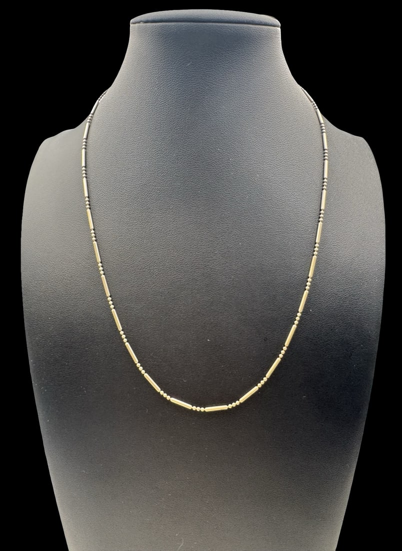 Stylish Vintage Sterling Silver Necklace: Very good vintage condition with minor patina according to age. Necklace measures approx. 20" long and weighs ca. 4.1 grams. Marked for Sterling Silver.