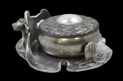 Vintage SEAGULL PEWTER Canada Pewter Frog Trinket Box & Brooch
