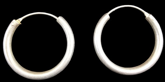 Stylish pair of Vintage Sterling Silver Hoop Earrings