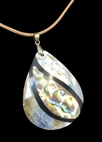 Stylish Vintage Handmade Mother of Pearl Pendant Necklace