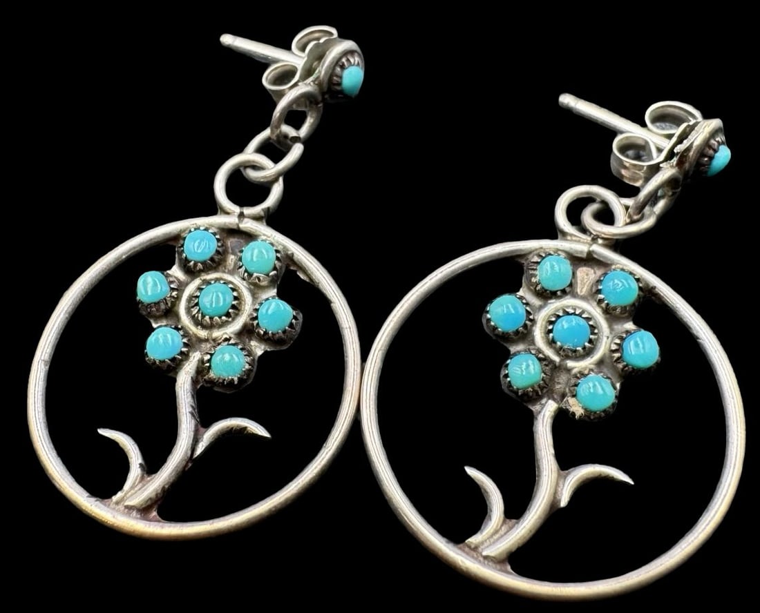 Beautiful Vintage Southwestern Sterling Silver & Turqouise Floral Design Dangle Earrings: Very good vintage condition with minor patina according to age. Each measures approx. 1 3/8" long x 3/4" wide and they jointly weigh ca. 3.4 grams. Marked for Sterling Silver. SHIPPING: We ship in-hou