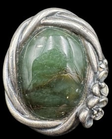 Gorgeous Vintage Mid-Century Sterling Silver & Green Gemstone Ring /w Flower Design