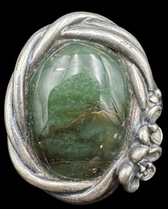 Gorgeous Vintage Mid-Century Sterling Silver & Green Gemstone Ring /w Flower Design (1 of 3)