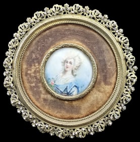 Vintage "A Cameo Creation" gold-colored framed portrait