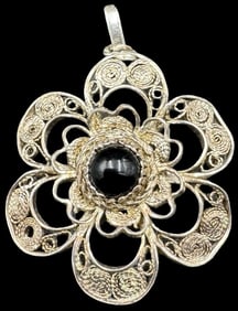 Beautiful Vintage Filigree Sterling Silver & Black Onyx Pendant