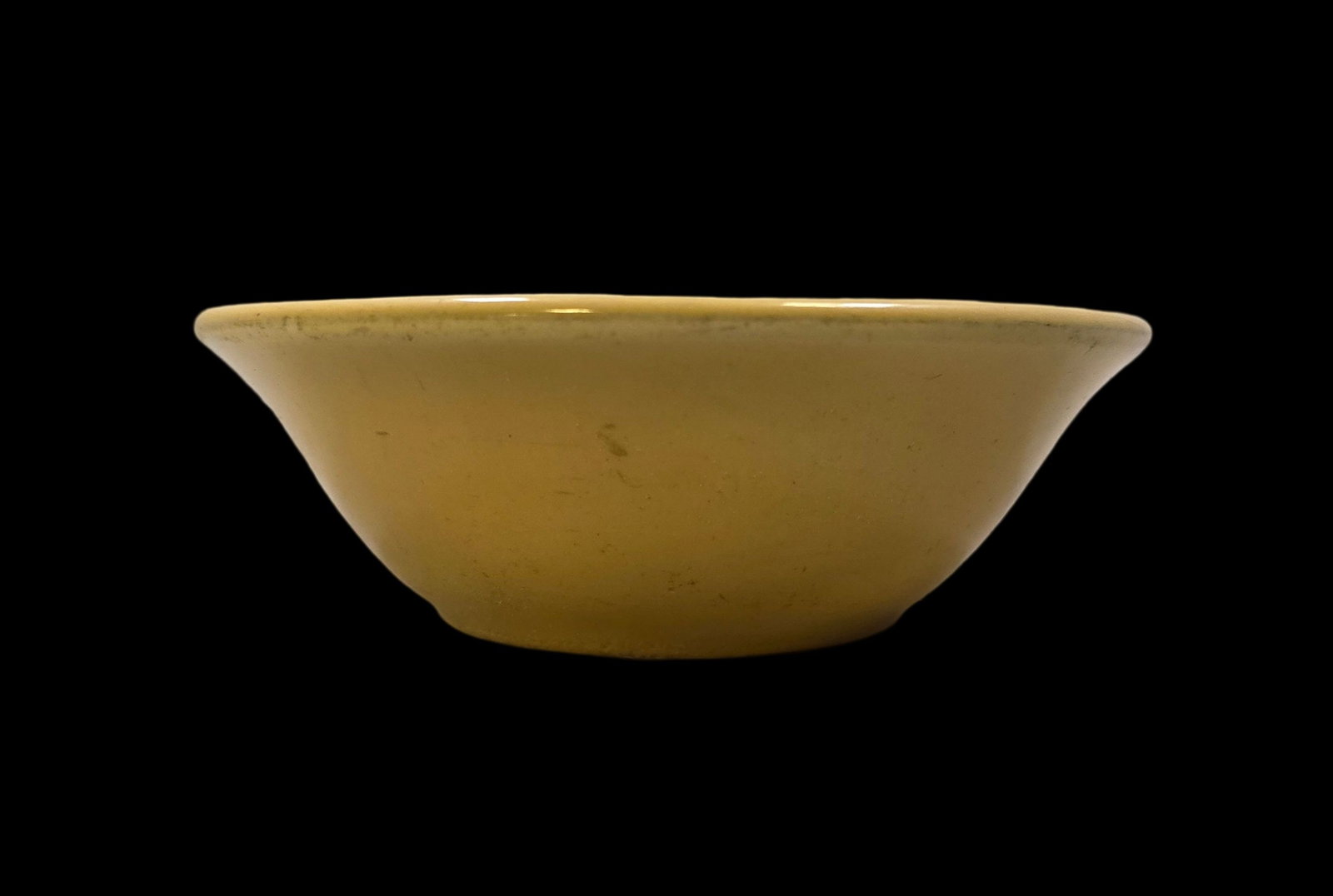 Vintage Mid-Century BAUER Yellow Art Pottery Mixing Bowl: Very good vintage condition with minor wear according to age, please see pictures. No cracks or repairs. Measures approx. 3 1/2" high x 7" wide. Marked.