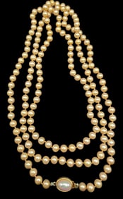 Stylish Vintage Goldtone Metal & Pearl Necklace